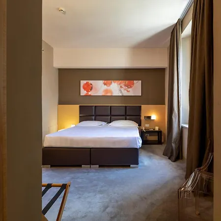 Unahotels Dei Platani Hotel 4*