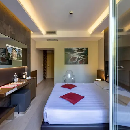 Unahotels Dei Platani Hotel 4*