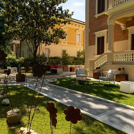 Unahotels Dei Platani 4*