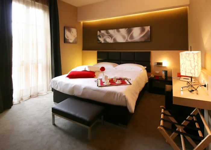 Unahotels Dei Platani 4* فولينيو