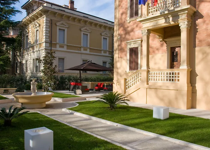 Unahotels Dei Platani 4* فولينيو