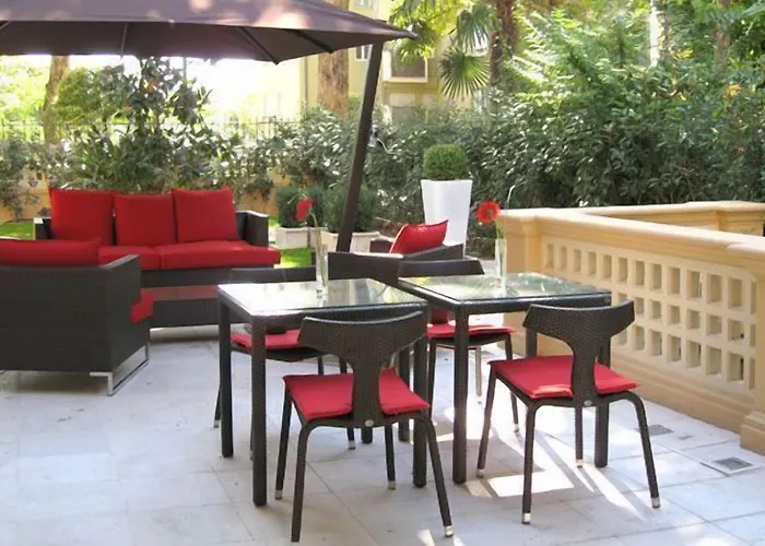 فندق Unahotels Dei Platani 4*