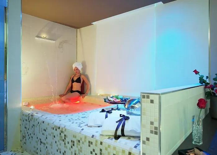 فندق Unahotels Dei Platani 4*