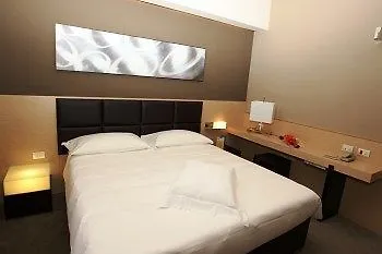 Unahotels Dei Platani فولينيو